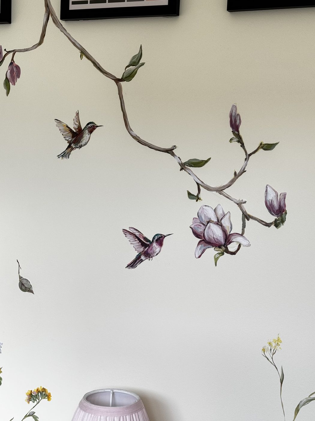 Hummingbirds and magnolia — painting by Bohdana Boikiv